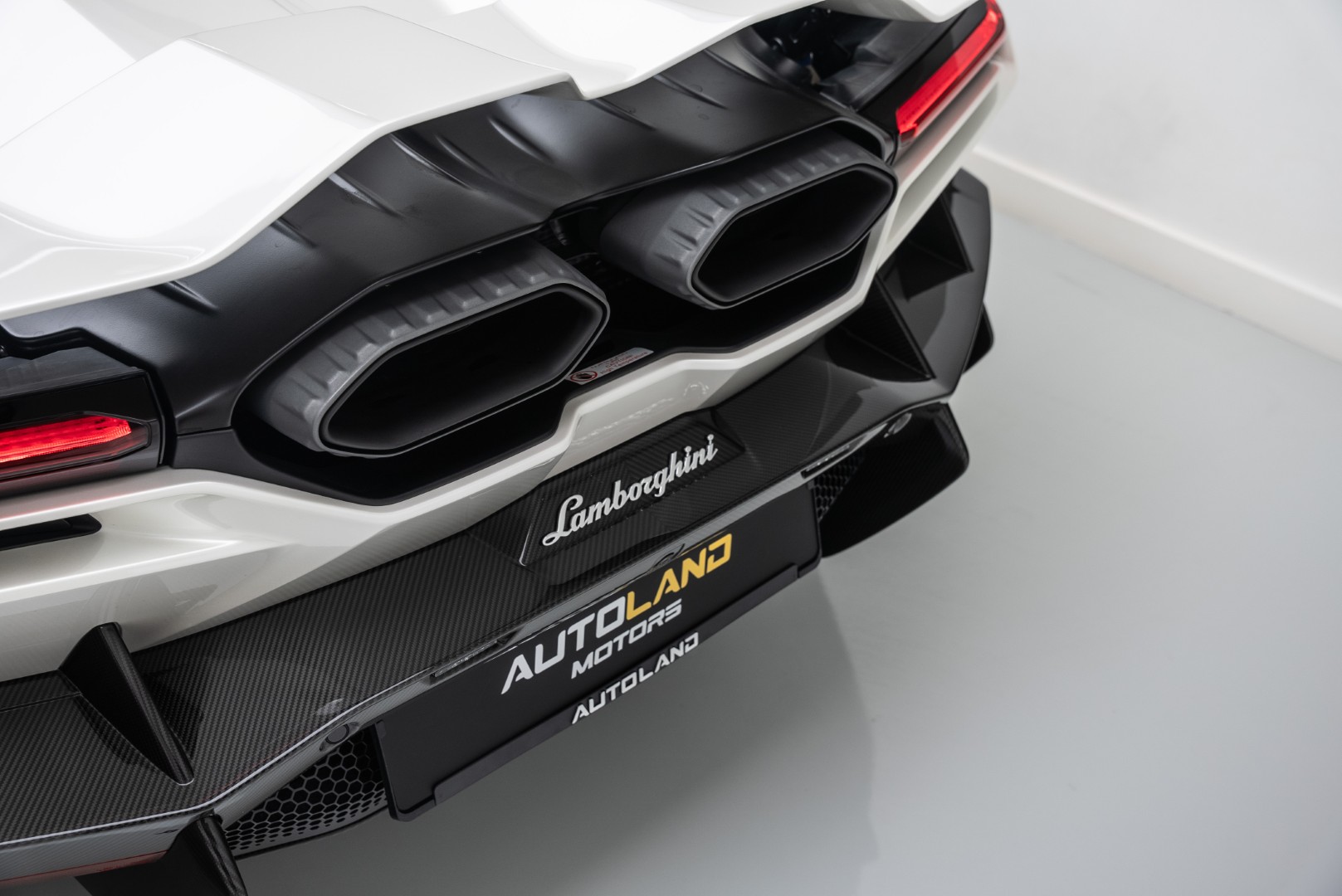 2024 LAMBORGHINI REVUELTO. FULL CARBON FIBER. STUNNING SPEC. DEALER WARRANTY AND SERVICE.